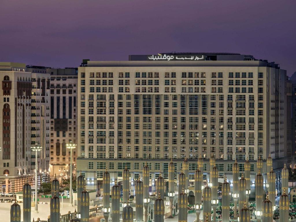 Anwar Al Madinah Mövenpick — 100 m from Masjid an-Nabawi